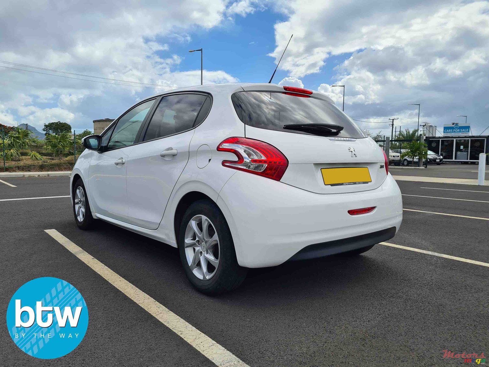 2012' Peugeot 208 photo #3