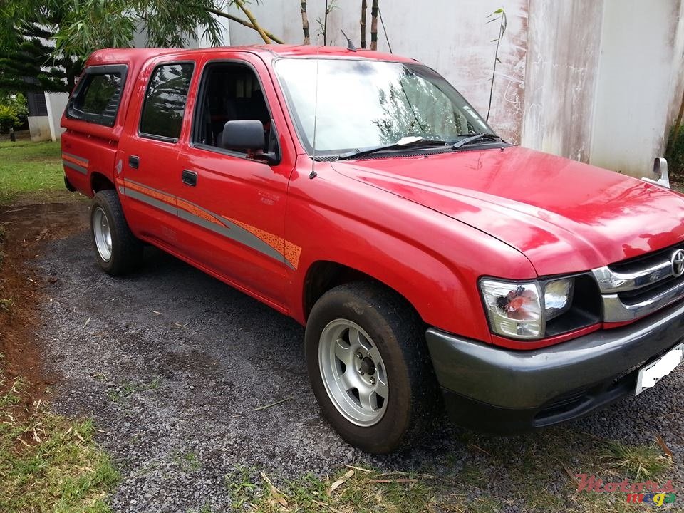 2002' Toyota Hilux 2x4 photo #1