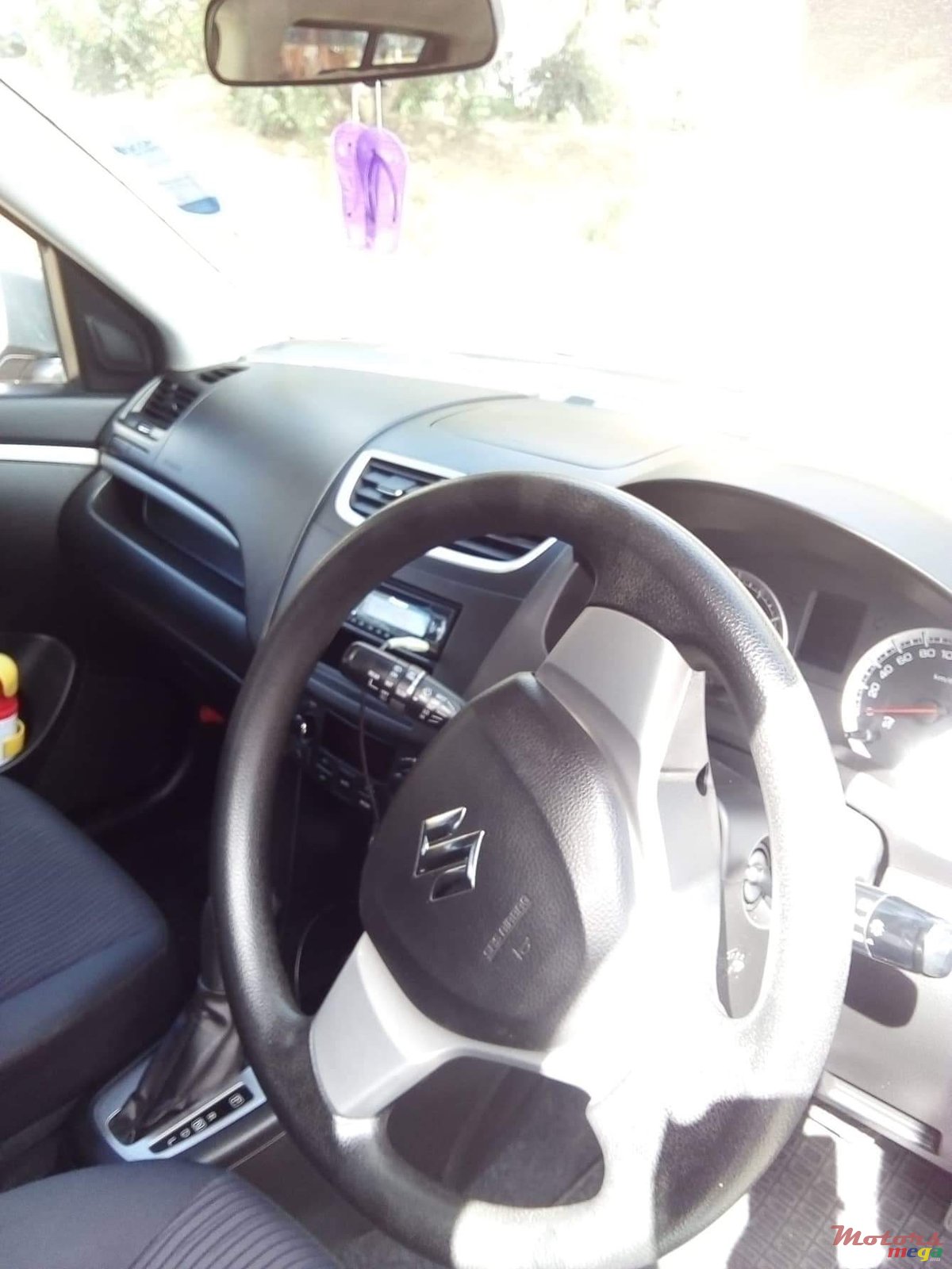 2011' Suzuki Swift photo #7