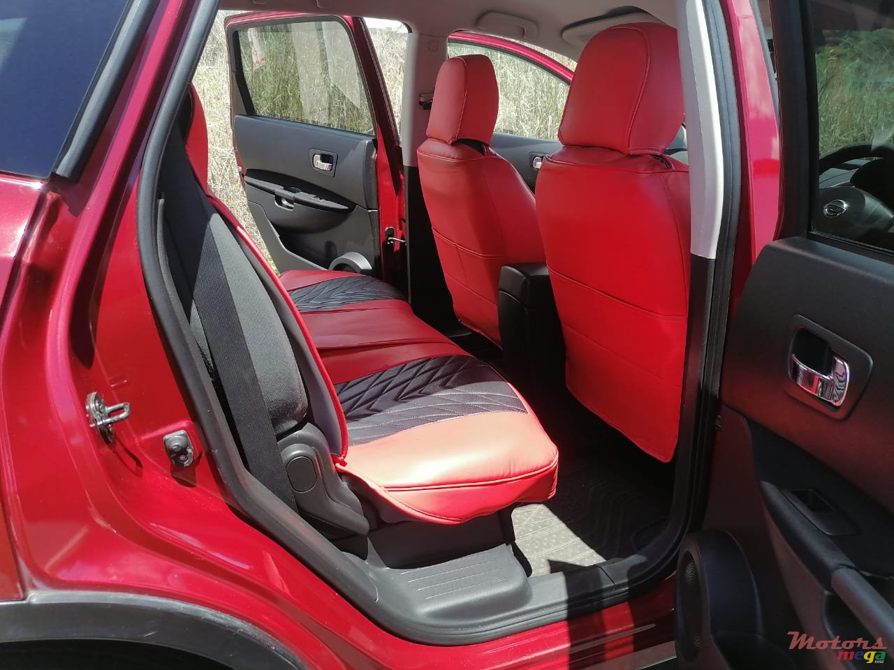2010' Nissan Qashqai+2 photo #6