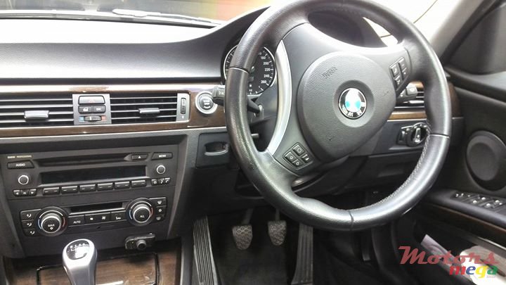 2010' BMW 320 photo #3