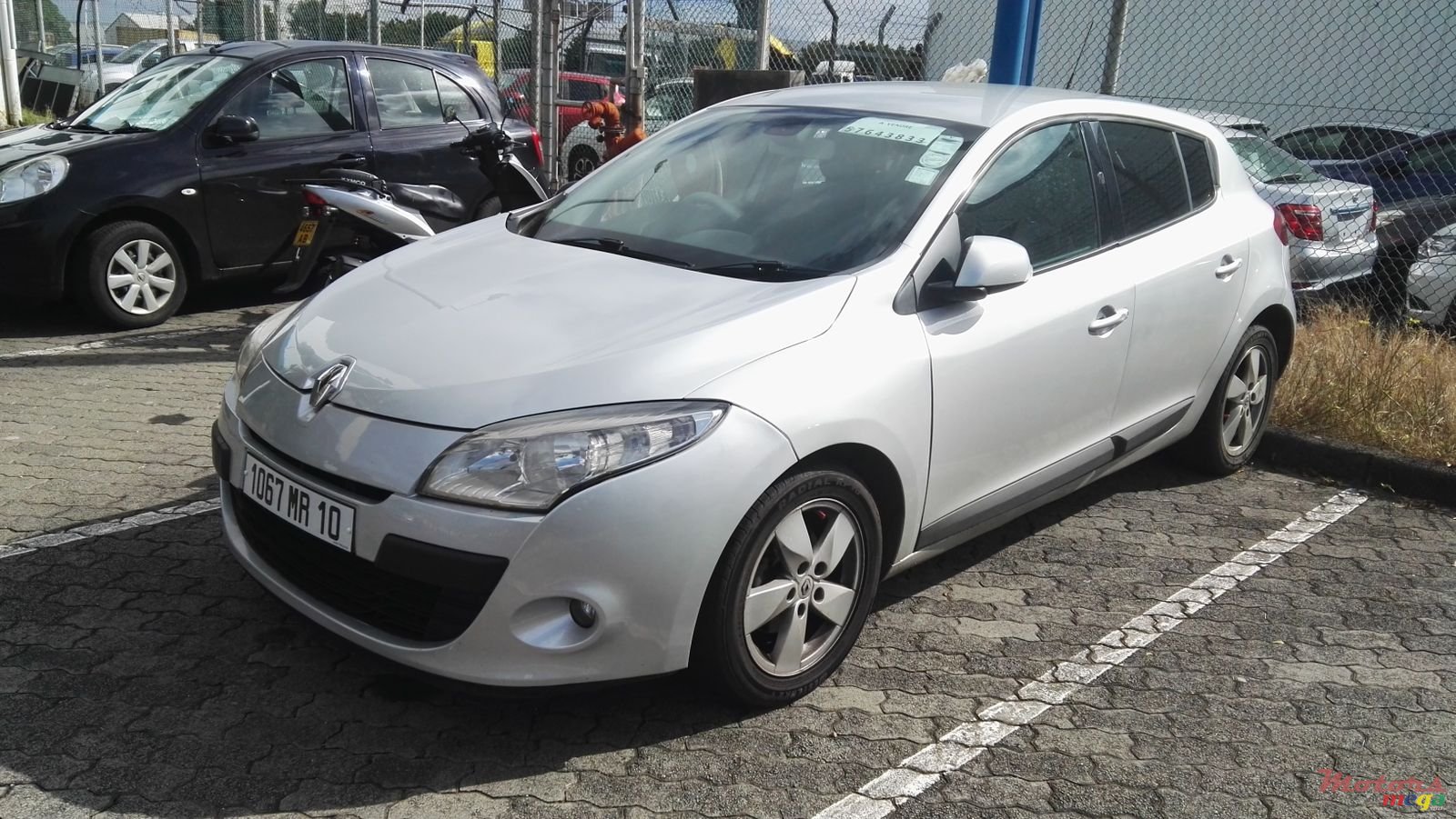 2010' Renault Megane photo #1