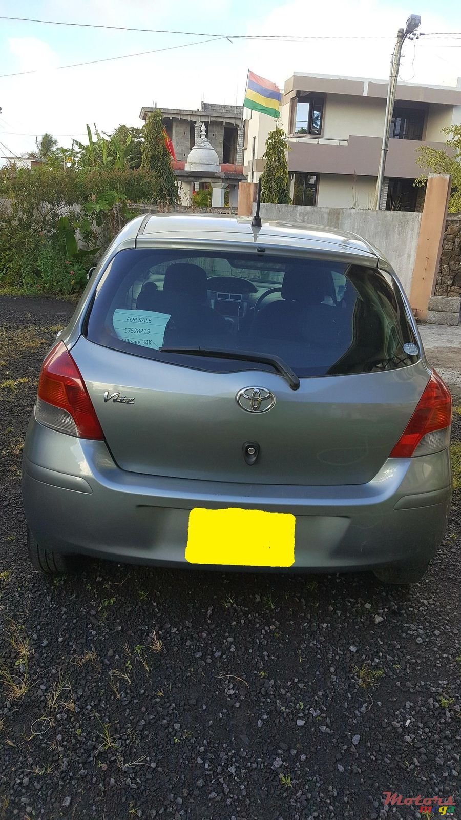 2009' Toyota Vitz photo #2