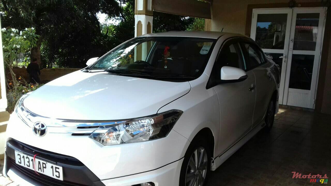 2015' Toyota Yaris photo #2