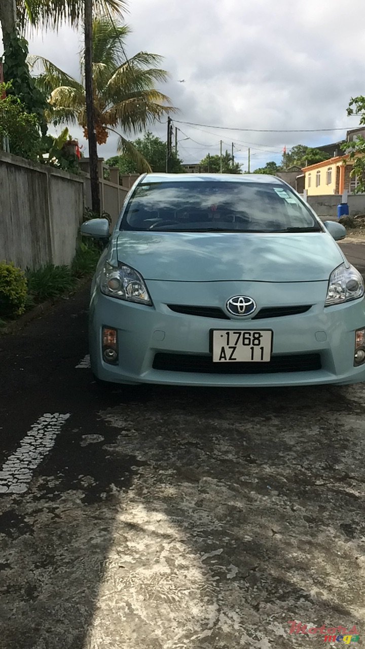 2011' Toyota Prius photo #4