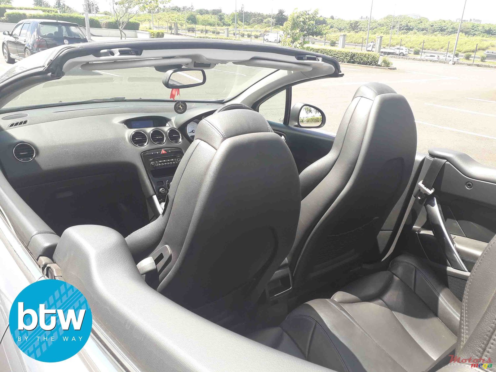 2012' Peugeot 308 cc photo #6