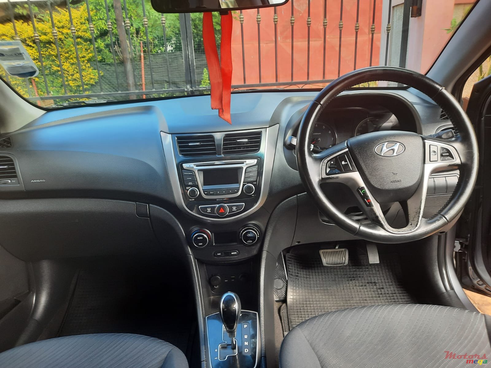 2015' Hyundai Accent photo #6