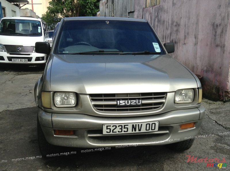 2000' Isuzu KB Series KB2500 photo #2