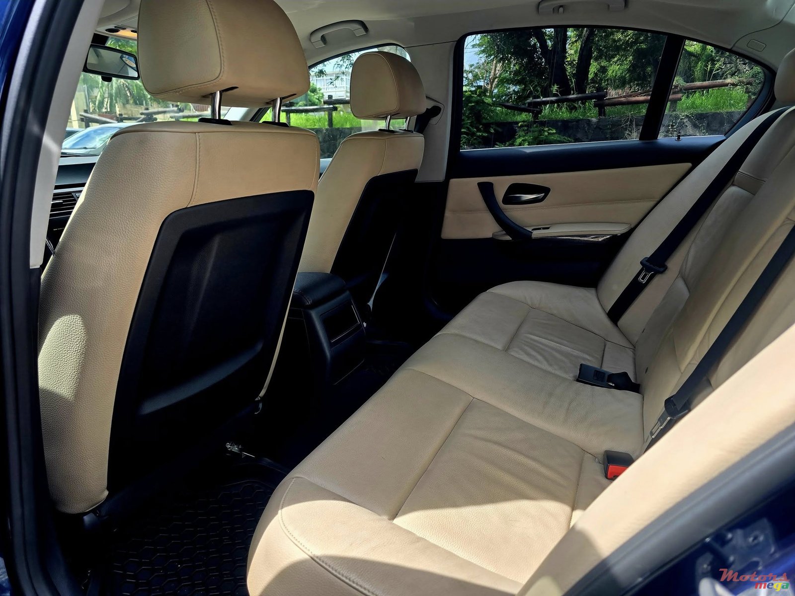 2011' BMW 316 photo #5