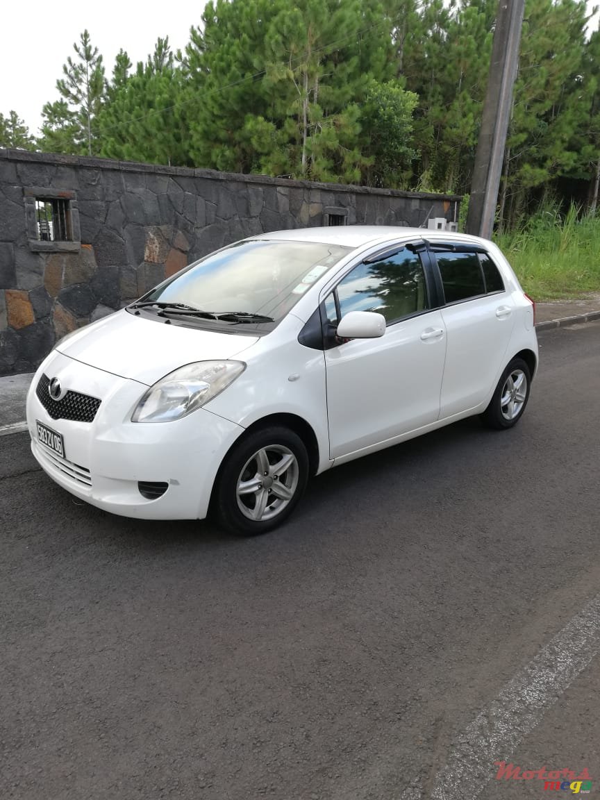 2006' Toyota Vitz automatic photo #2