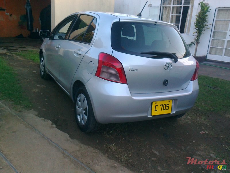 2006' Toyota Vitz Vitz photo #2