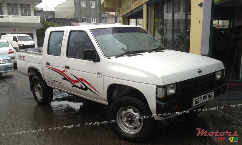 1995' Nissan 4X4 photo #2