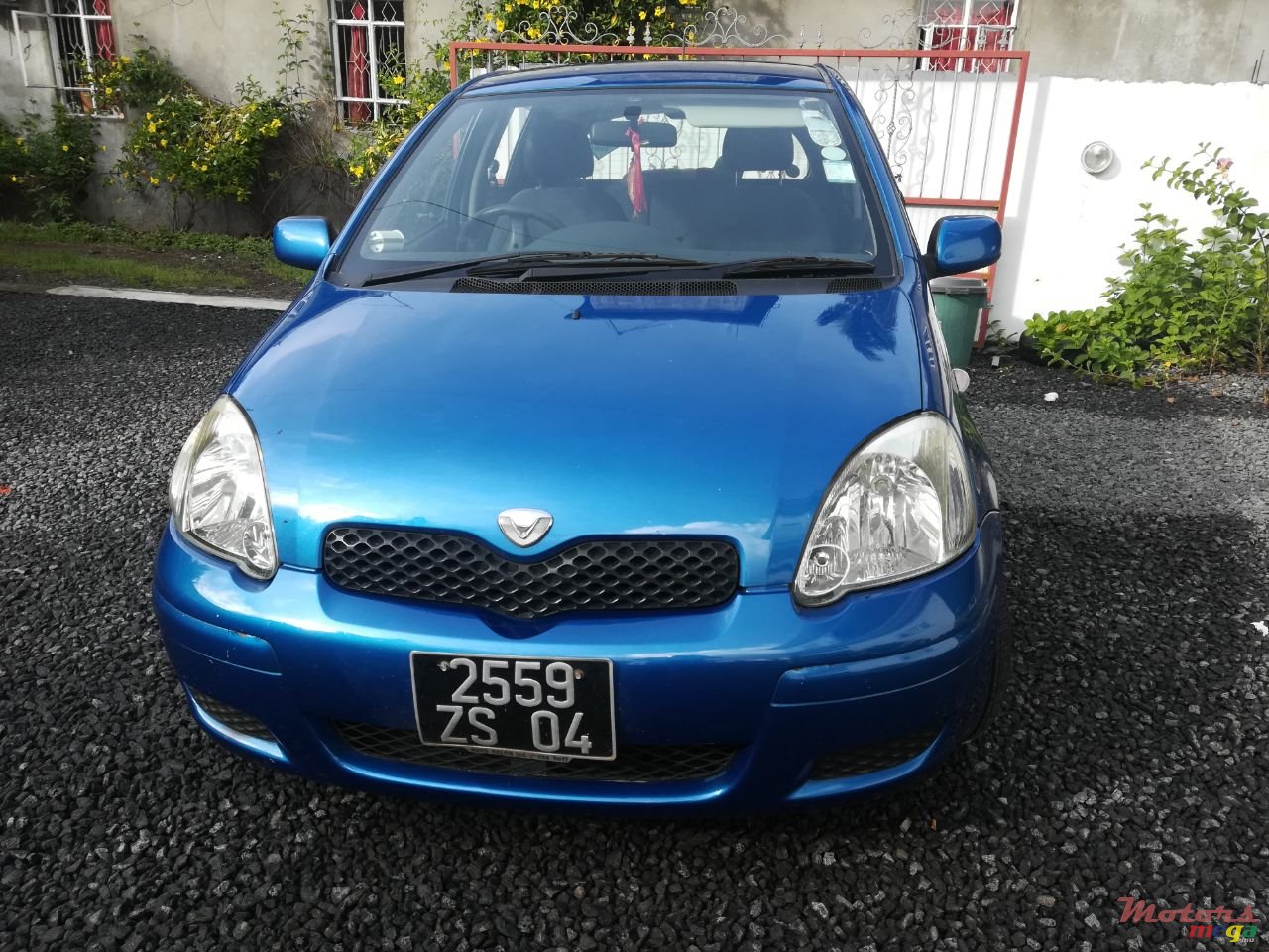 2004' Toyota Vitz photo #6