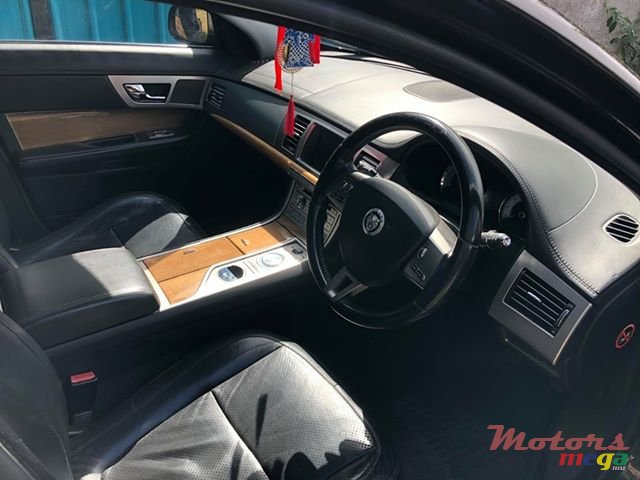 2010' Jaguar XF photo #4