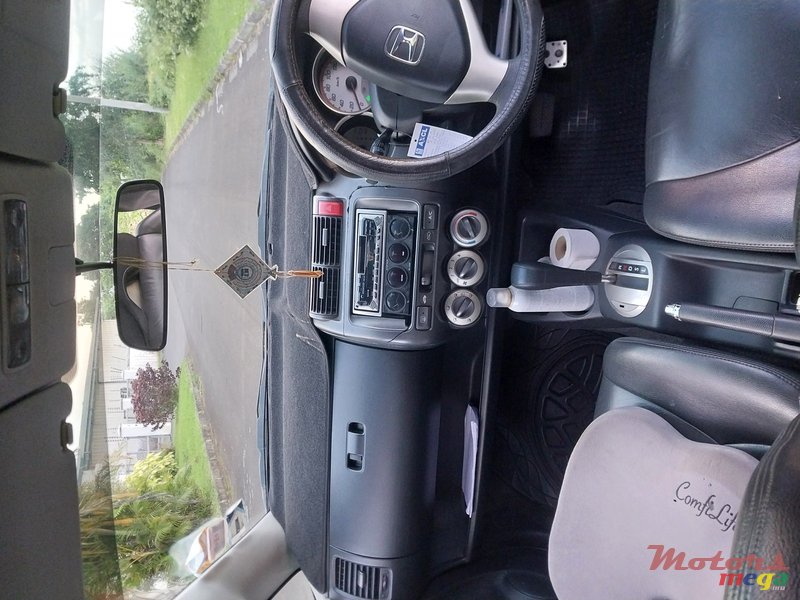 2005' Honda Fit photo #4