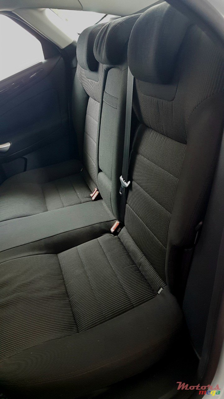 2012' Ford Mondeo photo #6