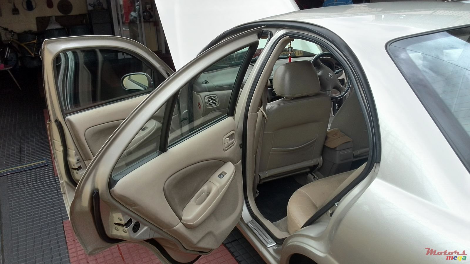 2005' Nissan Sunny photo #4