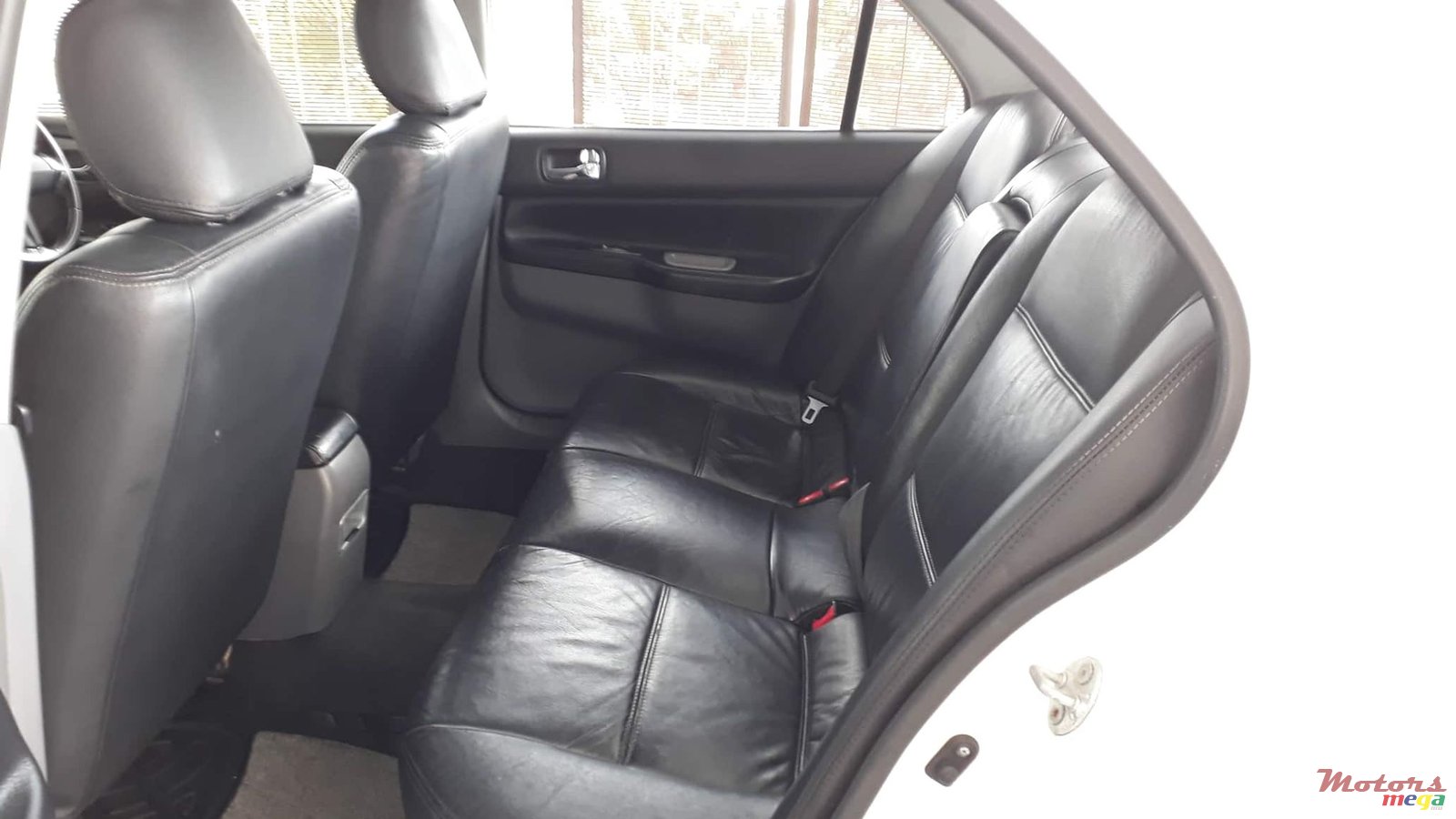 2006' Mitsubishi Lancer photo #3