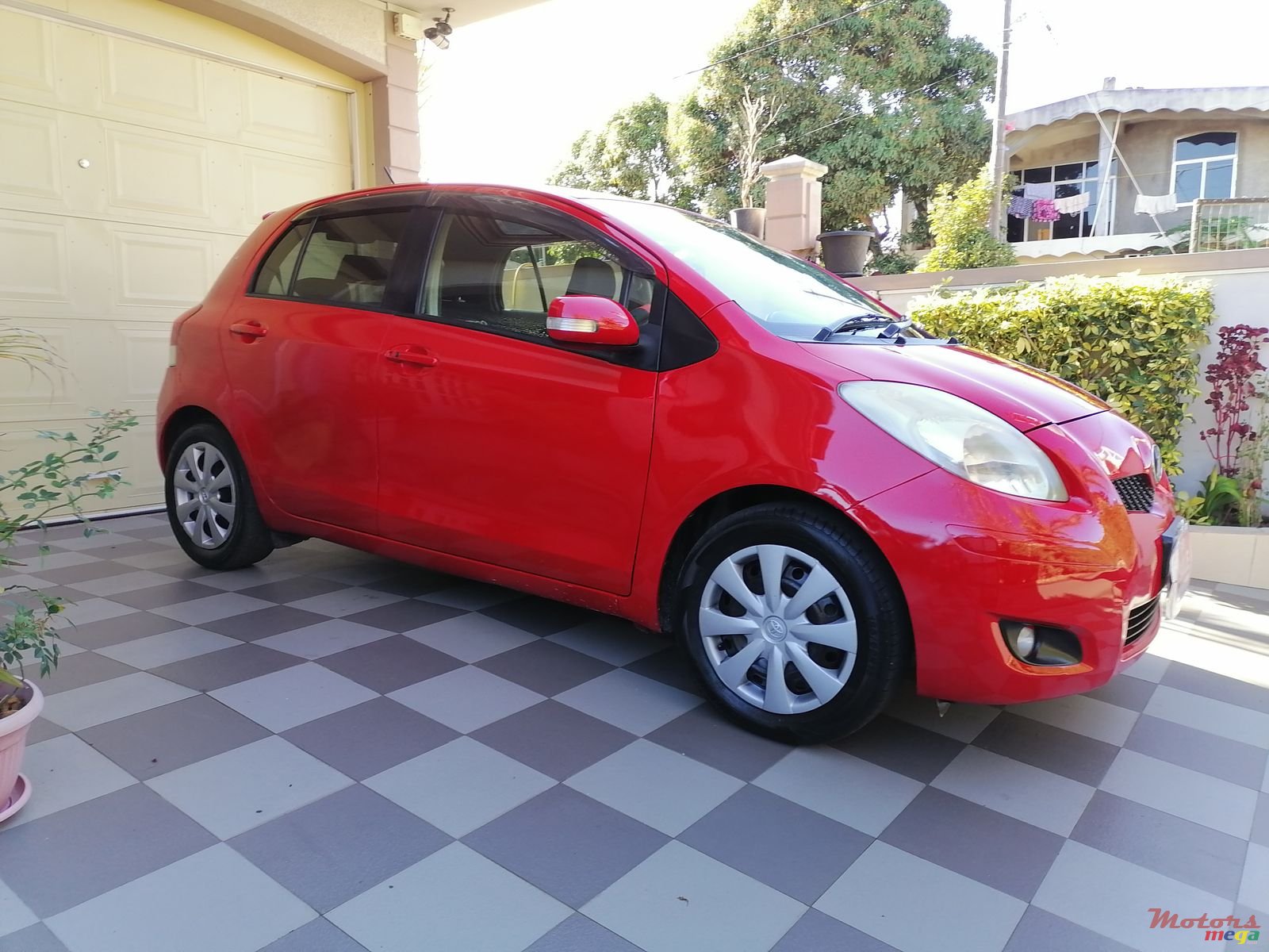 2009' Toyota Vitz photo #6