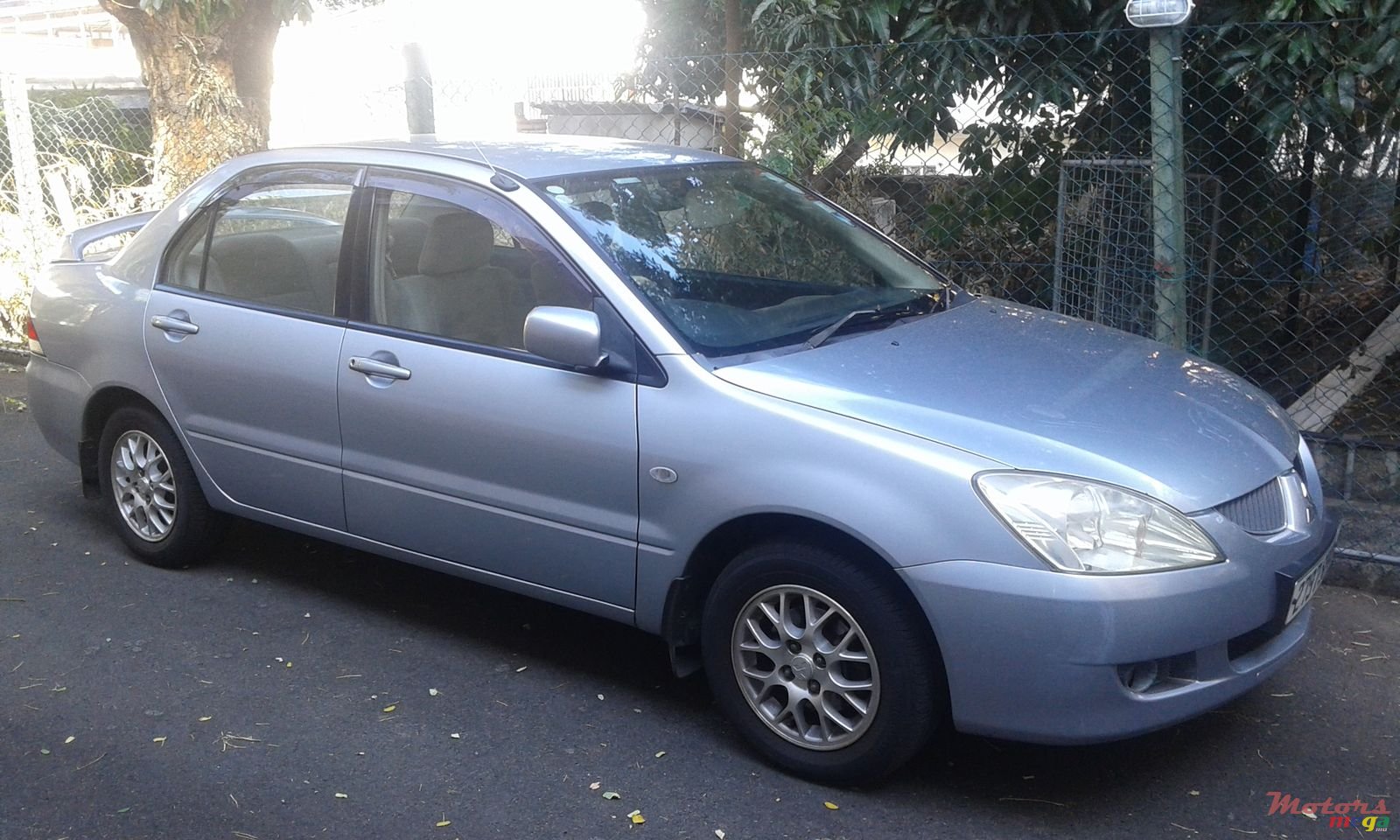 2003' Mitsubishi Lancer photo #3