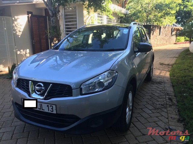 2013' Nissan Qashqai+2 photo #3