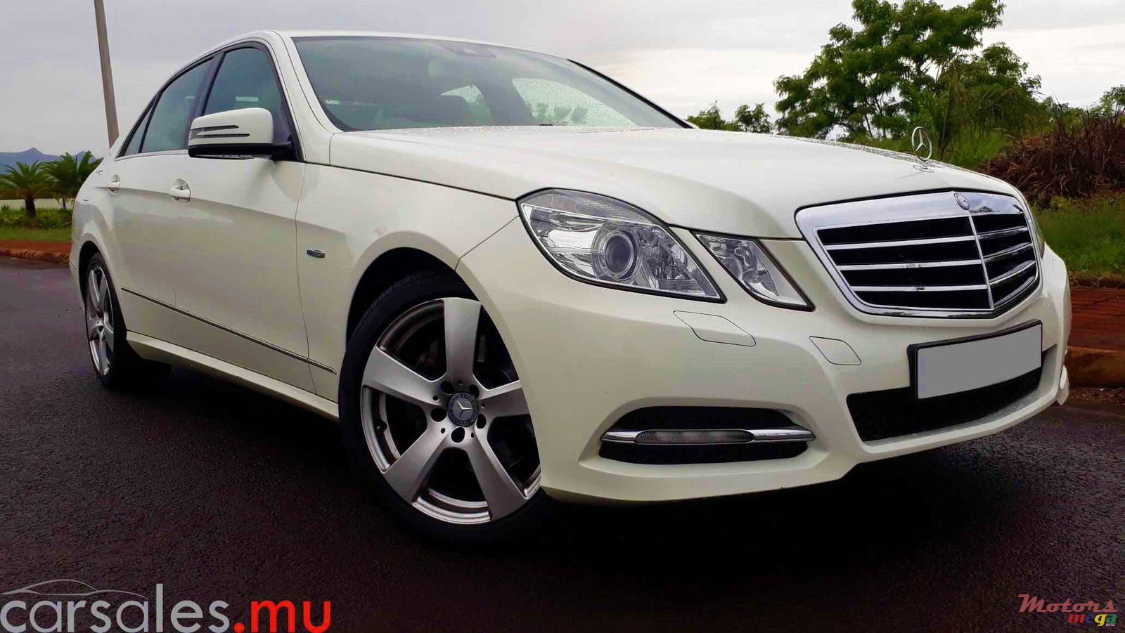 2011' Mercedes-Benz E-Class E250 CGI Avantgarde photo #1