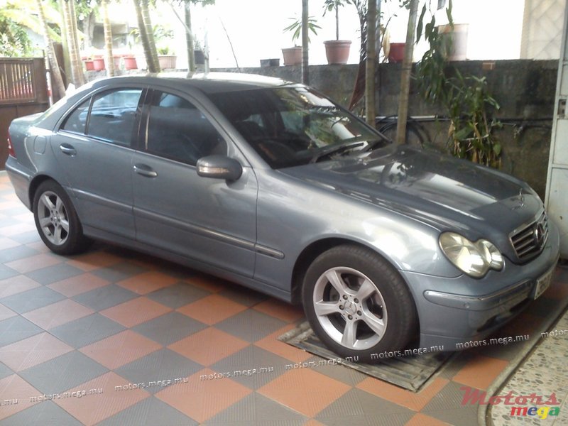 2005' Mercedes-Benz C-Class C180 photo #1
