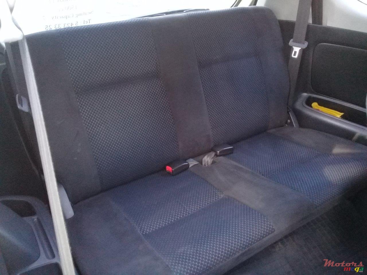 2011' Toyota Avanza photo #4