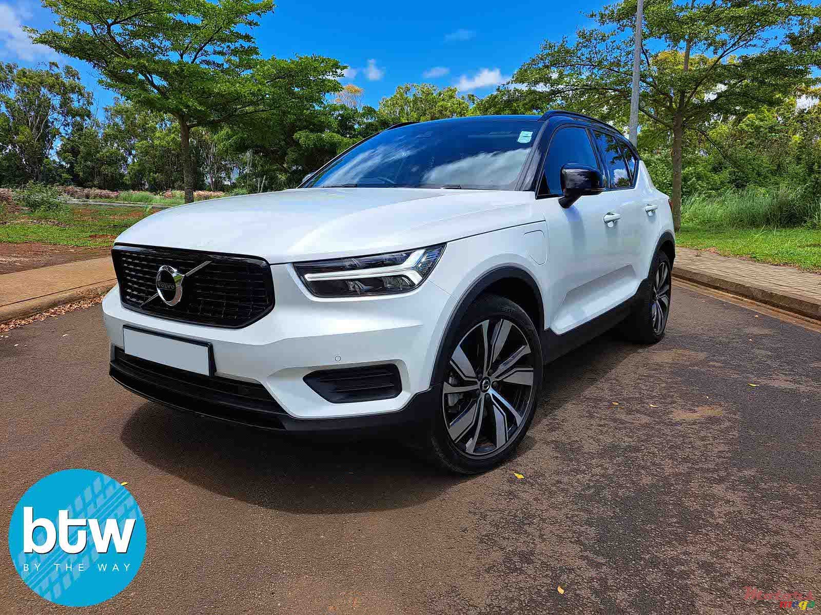 2021' Volvo photo #2