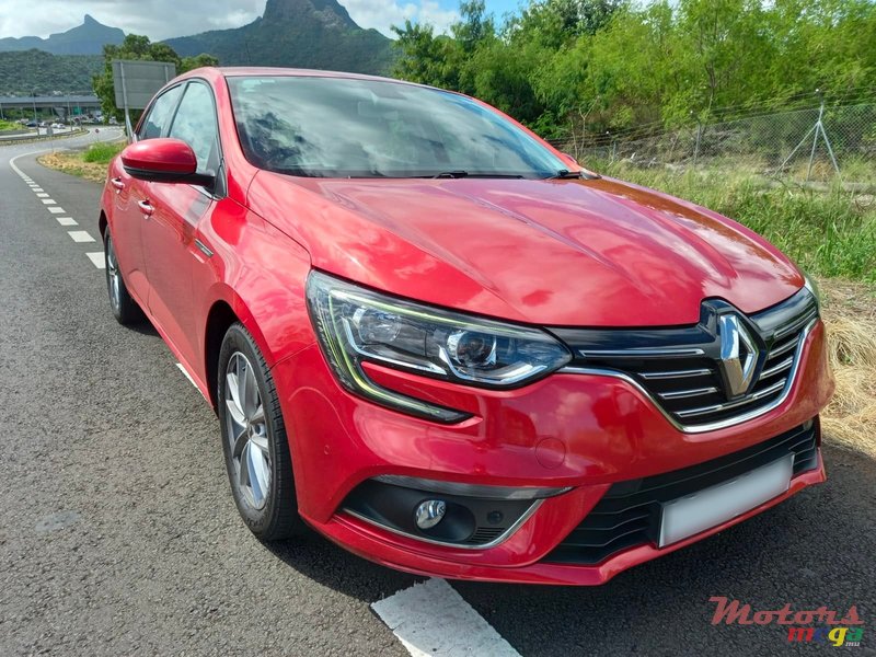 2020' Renault Megane photo #1