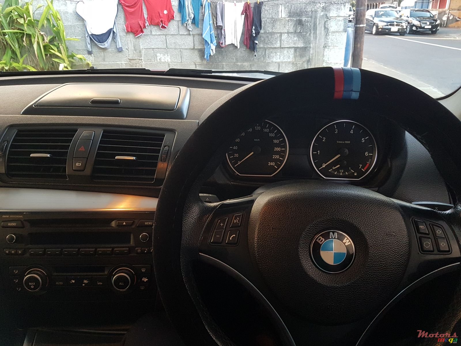 2010' BMW 1 Series 5 Door photo #4