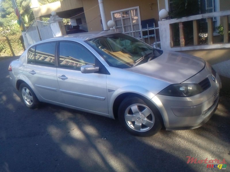 2007' Renault Megane photo #1