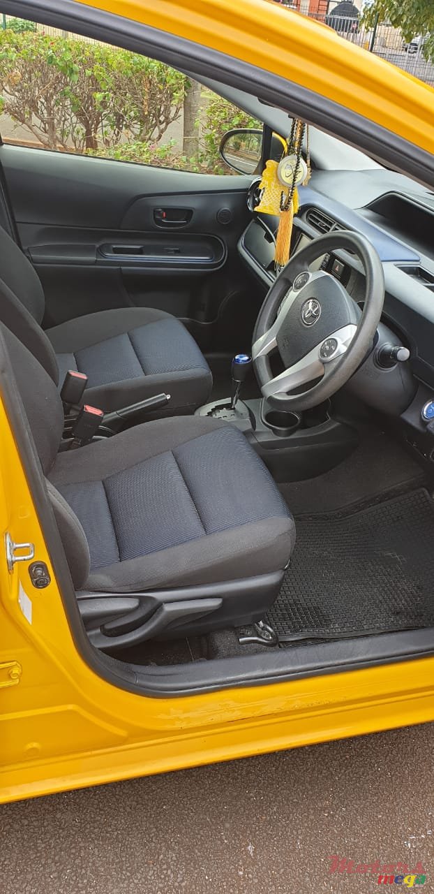 2015' Toyota Aqua photo #4