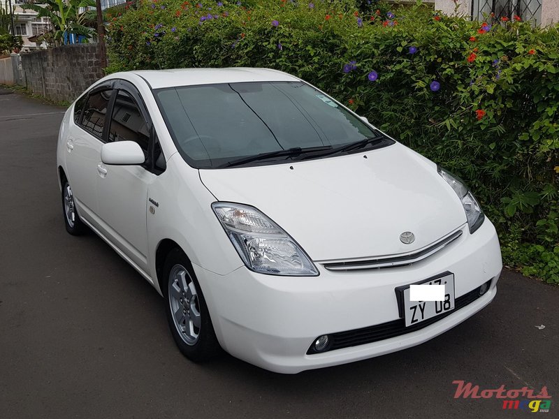 2008' Toyota Prius photo #1