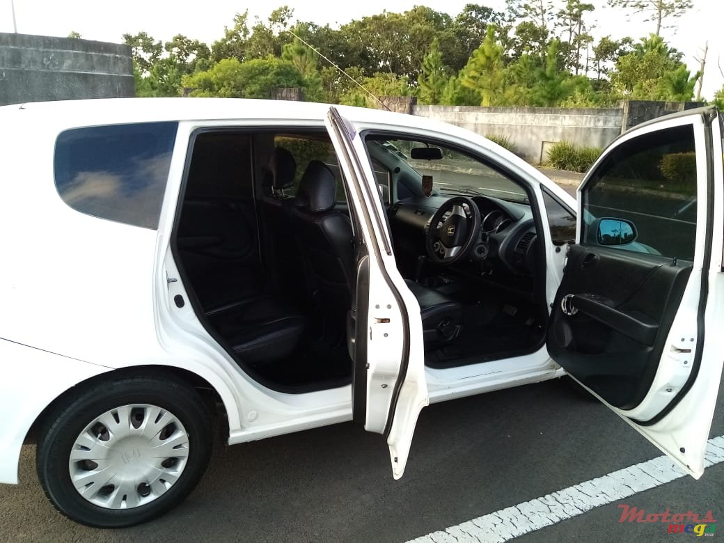 2005' Honda Jazz photo #3