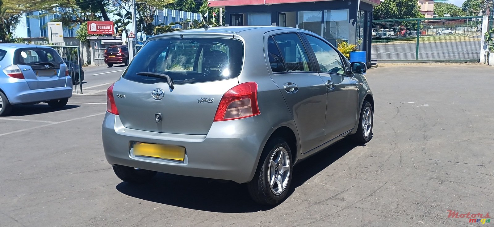 2008' Toyota Yaris photo #4