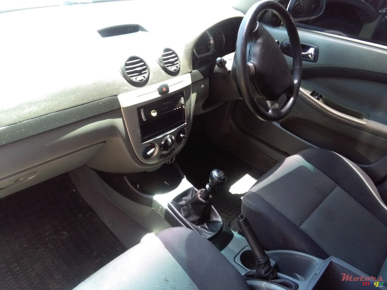 2010' Chevrolet Optra photo #3