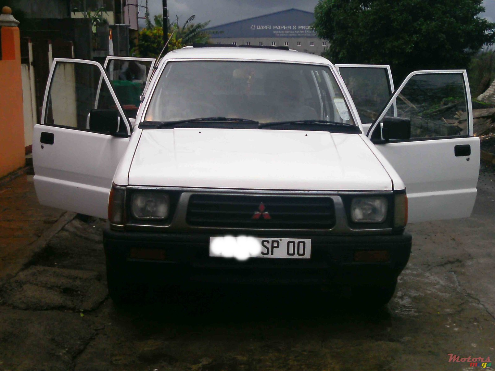 2000' Mitsubishi L 200 L200 pick up photo #2