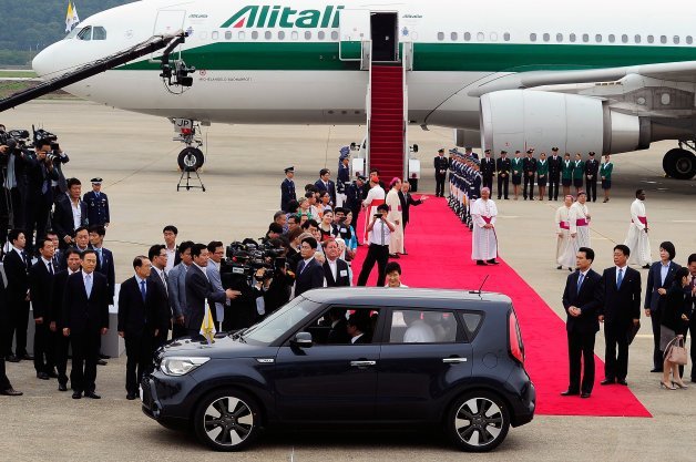 Pope Francis Chauffeured Around Korea in a Kia Soul