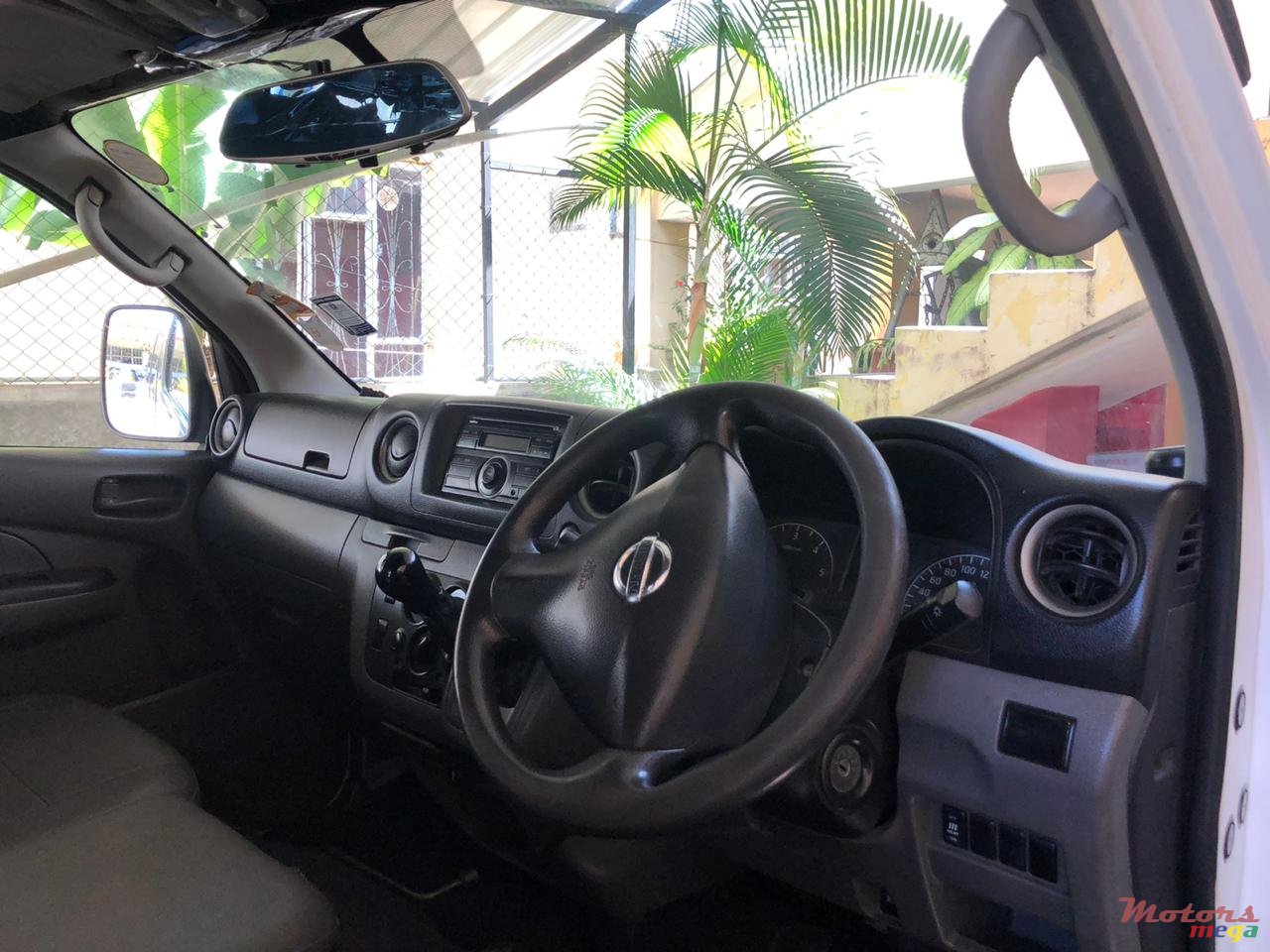 2014' Nissan urvan photo #3