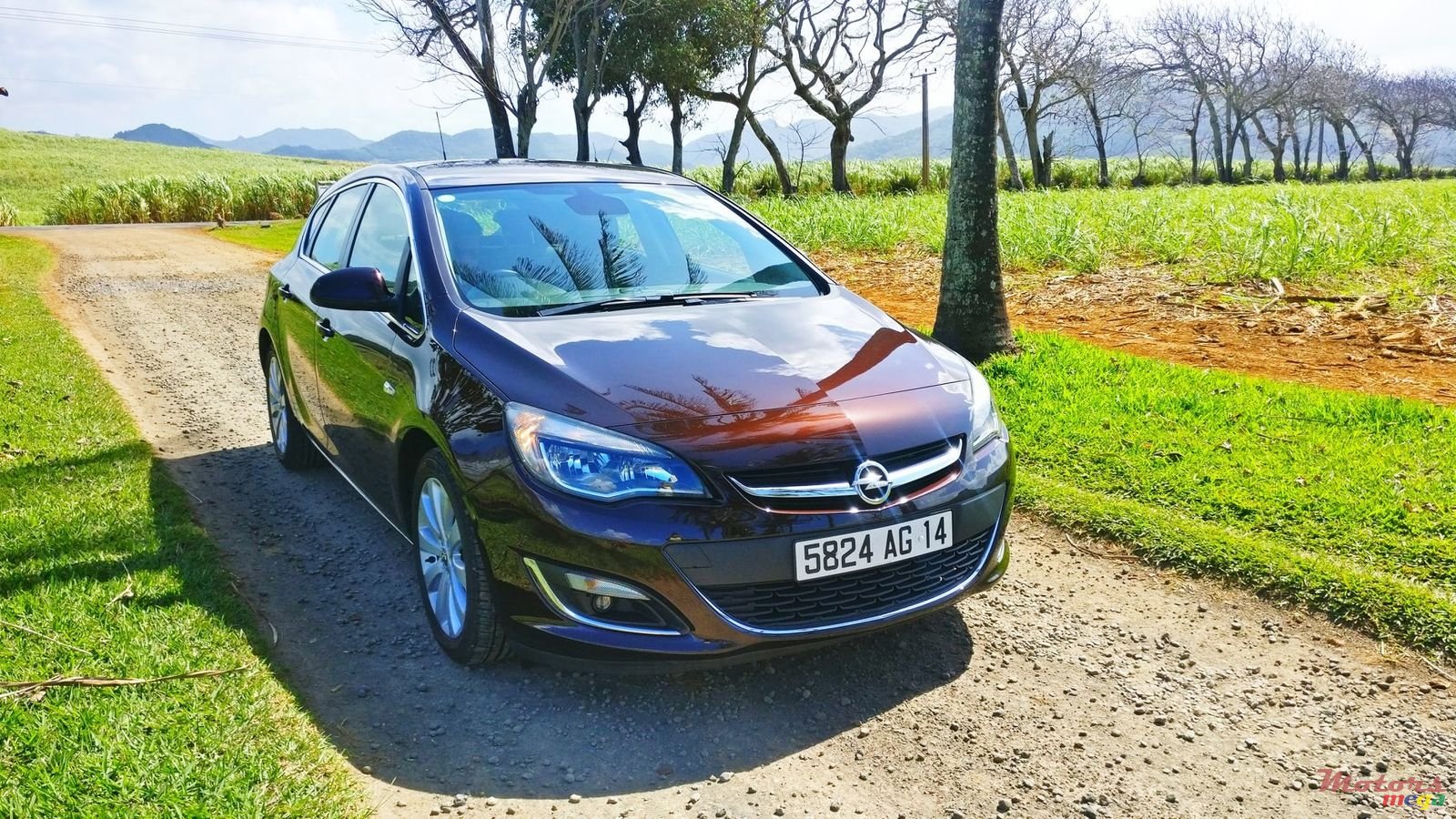 2014' Opel Astra photo #6