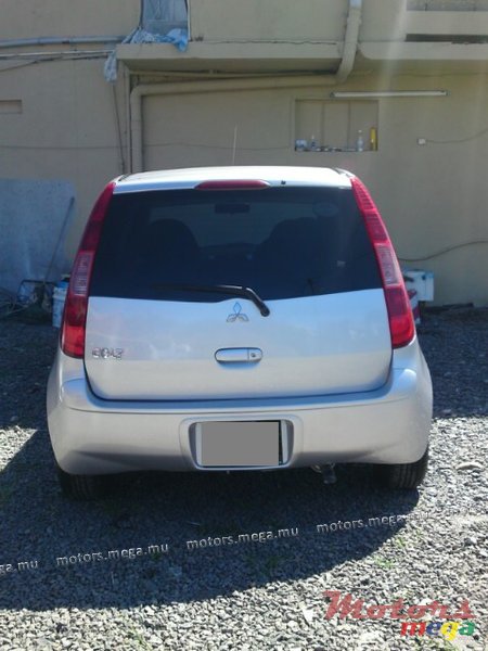 2006' Mitsubishi Colt photo #3