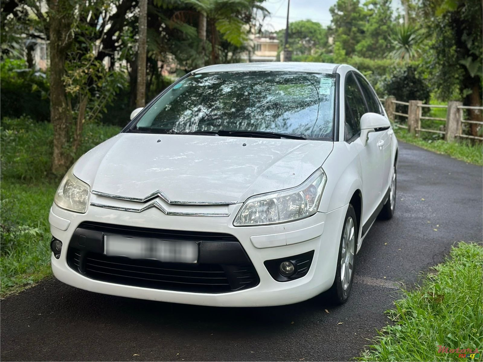 2010' Citroen C4 photo #2