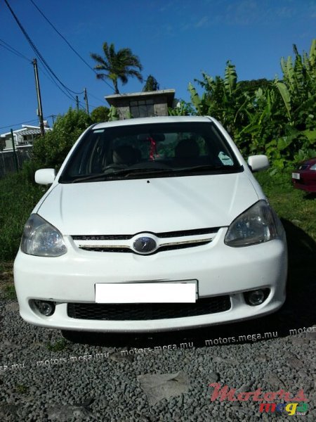 2002' Toyota platz photo #1