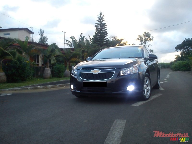 2011' Chevrolet Cruze Ls photo #3