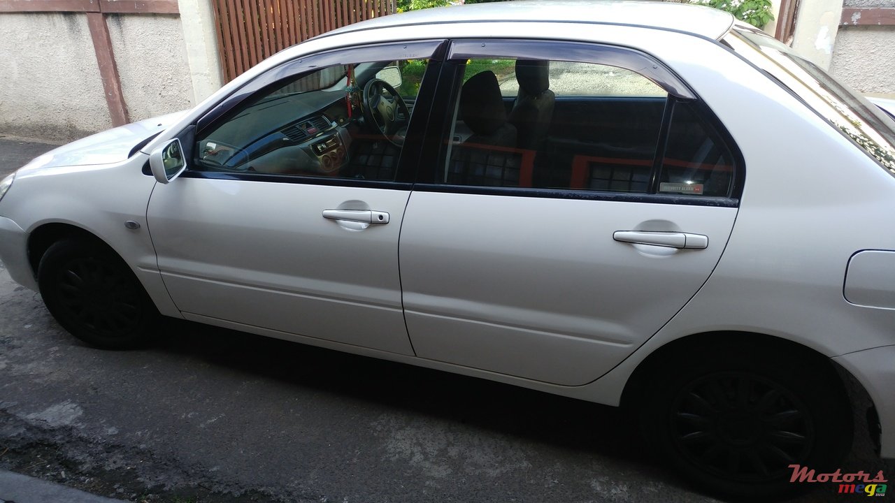 2006' Mitsubishi Lancer photo #1