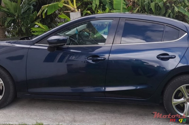 2017' Mazda 3 photo #2