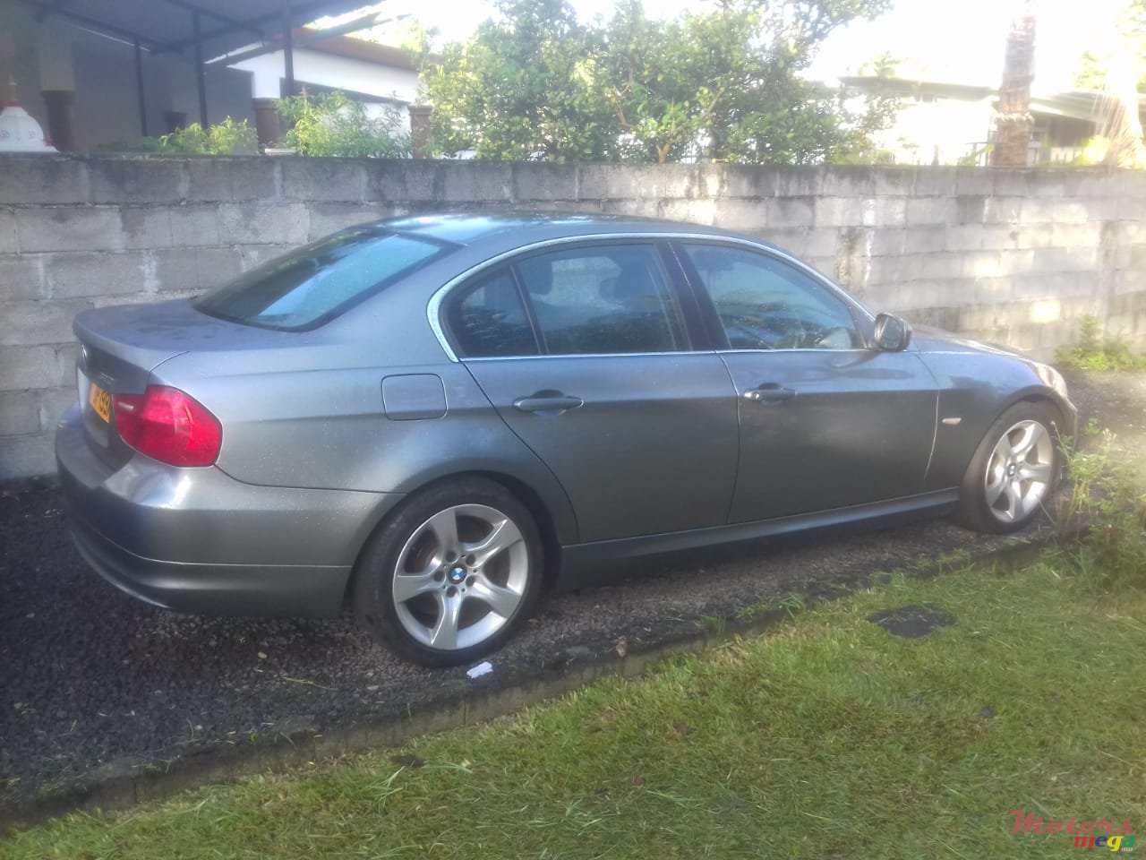 2010' BMW 320 photo #3