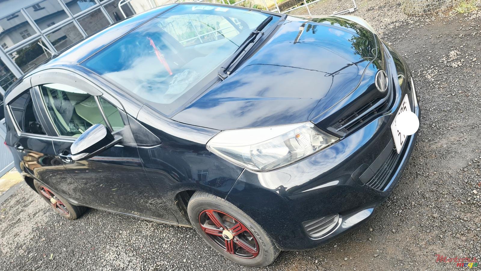 2011' Toyota Vitz 1300 photo #1