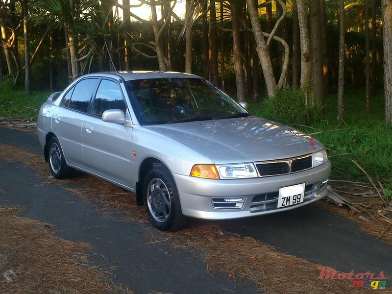 1999' Mitsubishi Lancer GLX i photo #1